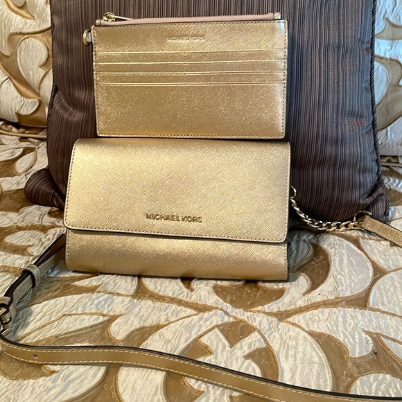 Michael Kors Gold Small Cross Body Handbag With Removable Wallet - Picture 2 of 6